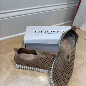 Ilse Jacobsen Brown Loafers with Perforated Design